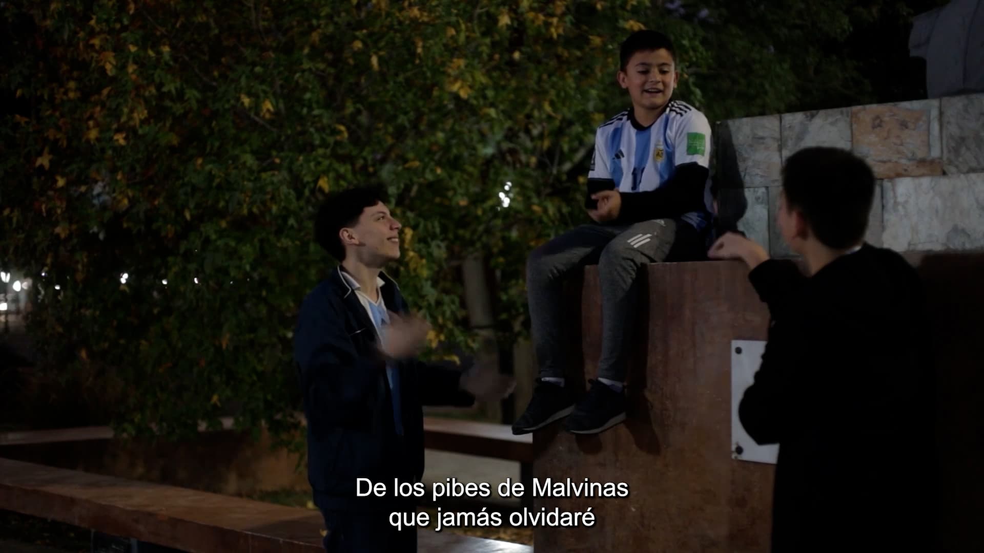 AL OTRO LADO DE MALVINAS